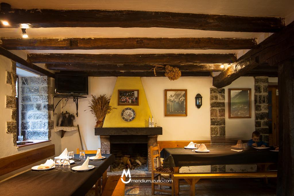Casa Rural Eleizondo Haundia Itziar Екстериор снимка