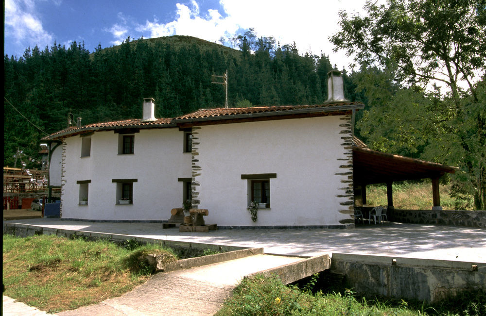 Casa Rural Eleizondo Haundia Itziar Екстериор снимка
